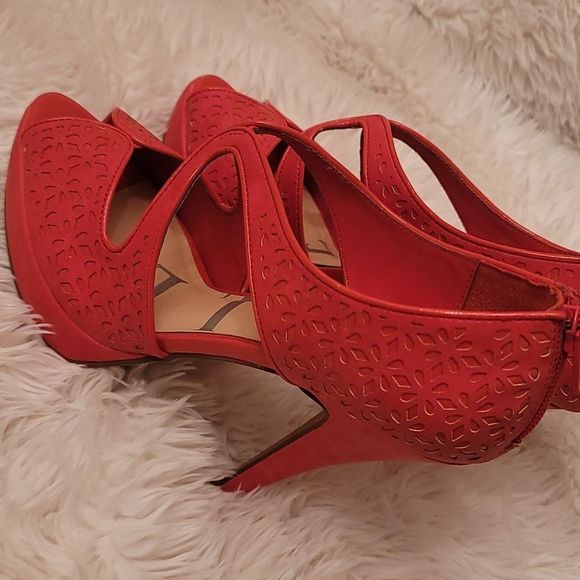 Elle Women's Platform Heels - Picture 8 of 16